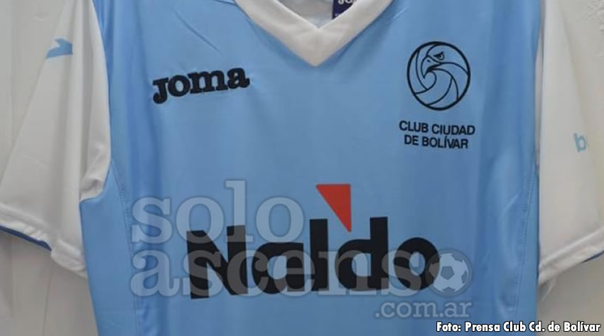 Independiente presentó su nueva “pilcha” - La Razon de Chivilcoy